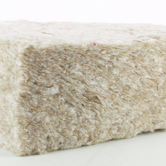 Isoler ses combles aménagés et ses murs écologiquement avec les panneaux isolant végétal biosourcés, livraison Auvergne Rhône Alpes.