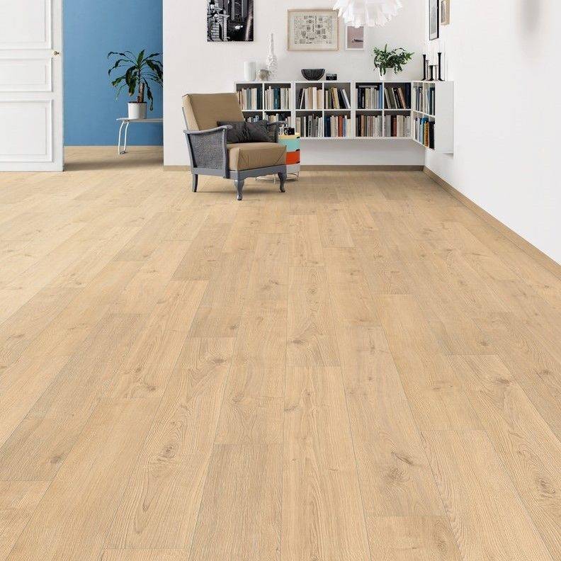 Un parquet stratifié pas cher et compatible avec un chauffage au sol